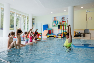 Andre mit sitzenden Kids (ChristinaPoersch_2P7A087320250619)