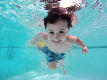 Junge Fisch! Schwimmschule Gießen Rosbach Bad Homburg Bad Nauheim Anfänger Schwimmkurs