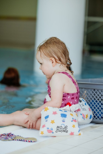 Henia m Schloris am Beckenrand (ChristinaPoersch_214A226420250619)