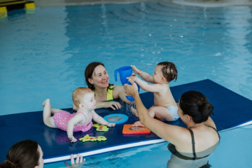 Kristin m 2 Babys auf Matte Gie&szlig;becher (ChristinaPoersch_2P7A106920250619)