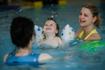 Elisa m Lisa u Schloris lachend (ChristinaPoersch_214A227720250619)